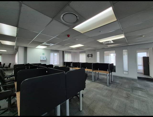 1,606M² OFFICE TO LET IN CRAIGHALL